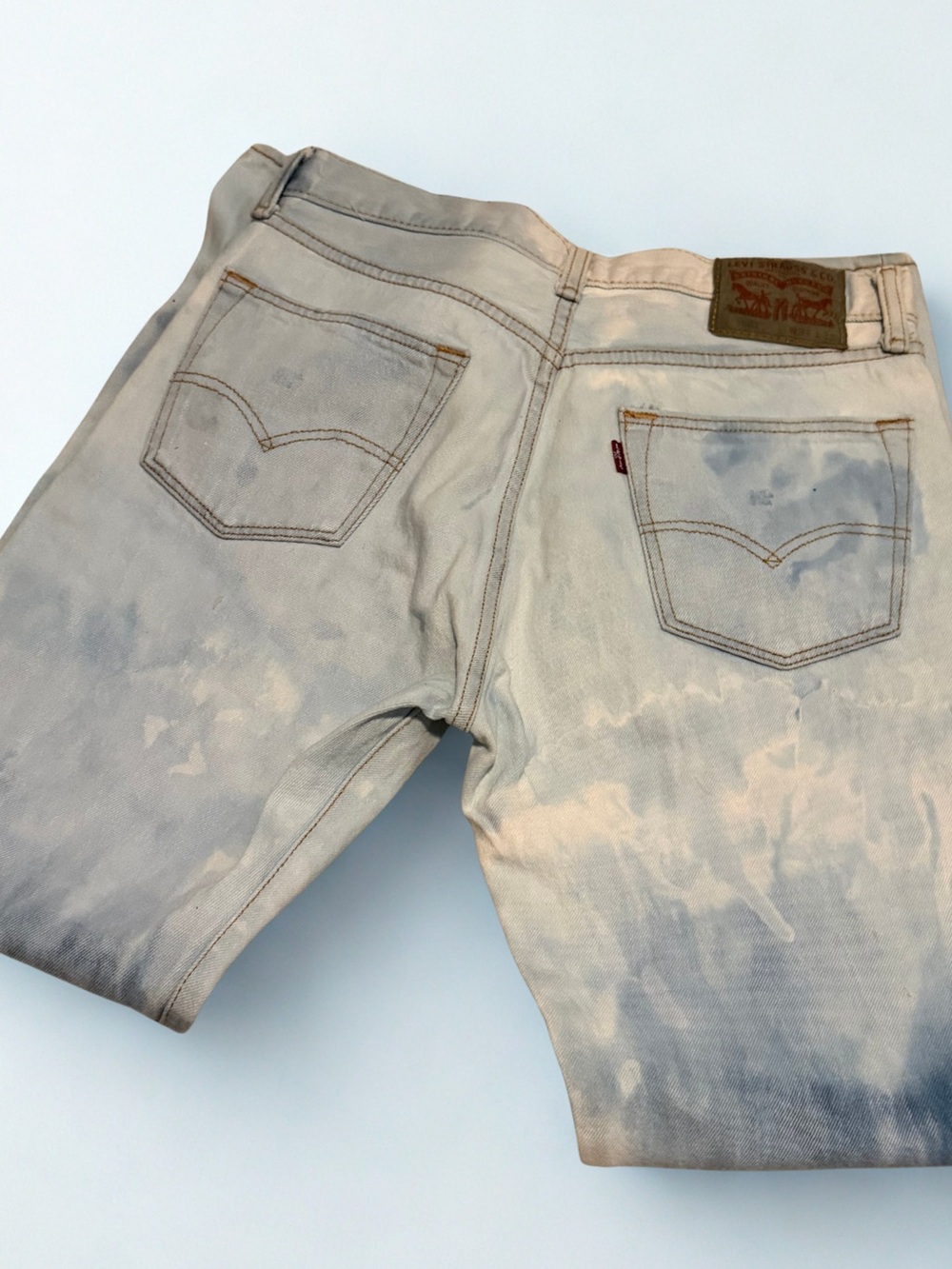 Levi's 501 Light Blue and Cream Denim Jeans - Picture 2 of 5